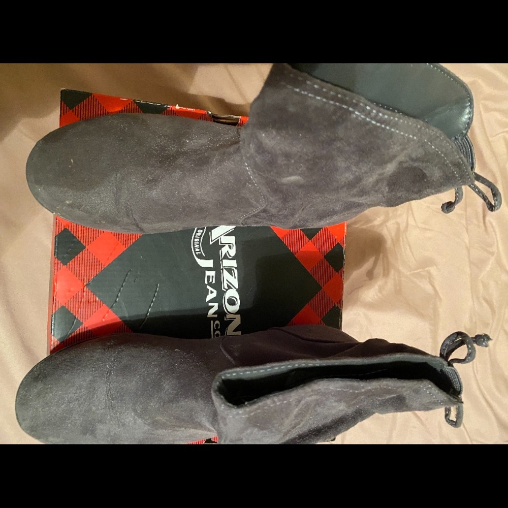 Boots - Picture 3 of 4
